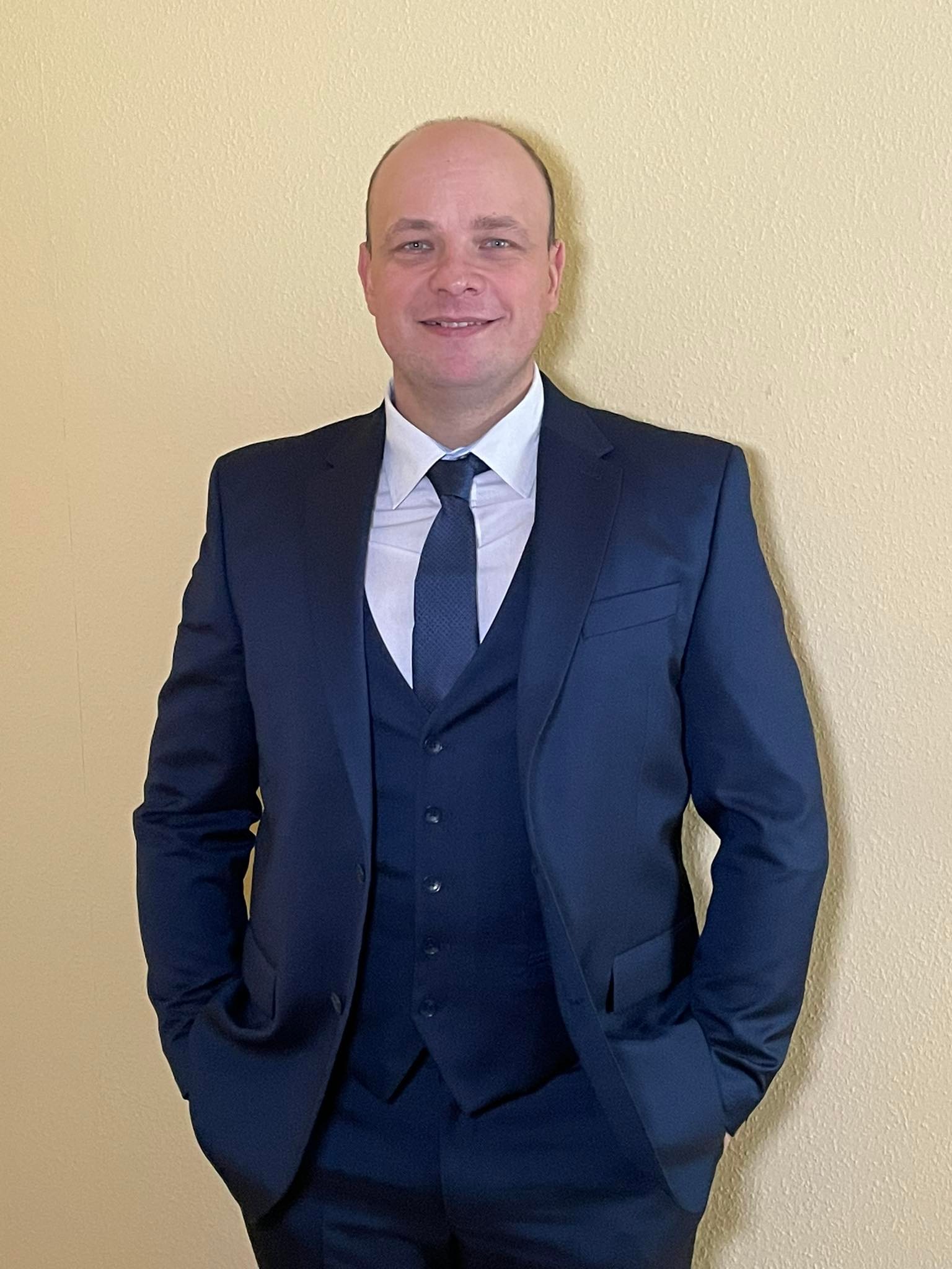 Kovács László Kapcsolat